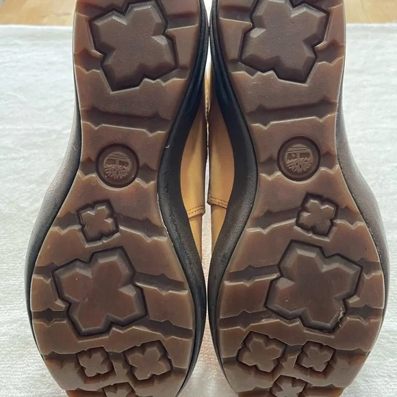 Timberland Tan Lace Up Boots with Rugged Design - Picture 8 of 8